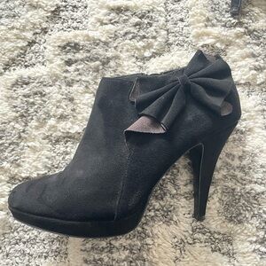 Elegant Black Suede Ankle Boots with Bow